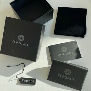 ✨ Versace small 5 pc gift box for accessories ✨SOLD